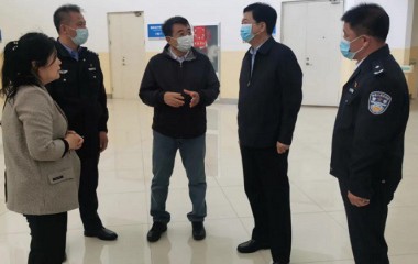 盘锦市委书记到市中心医院看望慰问患病民警