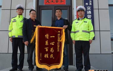 钱包遗落出租车，民警三小时内寻回