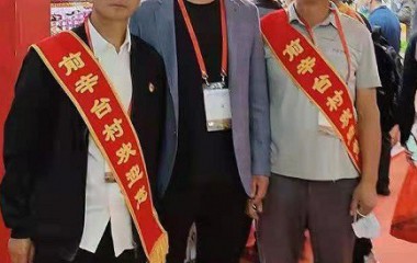 他在为梦想执着前行