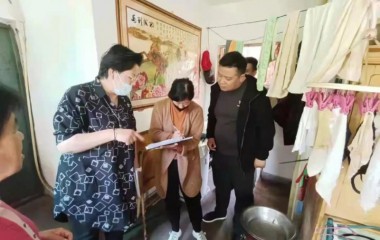 凌河区民政局开展“走进困难家庭、倾情解忧暖心”专项行动
