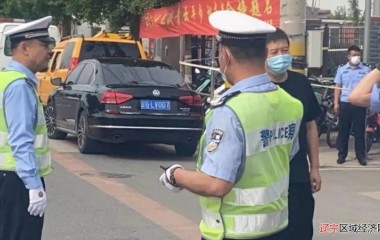 为了莘莘学子，锦州交警护航不放松