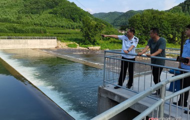 仇静珠副县长深入五里甸子镇、沙尖子镇开展汛前巡河工作