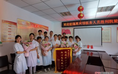 她将全部的身心铺在工作岗位上