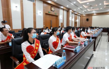 铁西区长郭忠孝看望慰问一线教师并组织召开座谈会