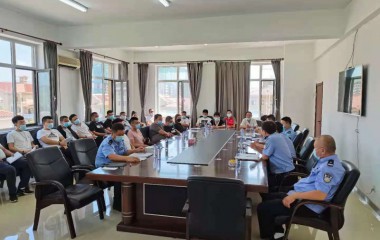 桓仁交警大队重点整治车辆道路交通隐患