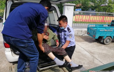 向阳派出所民警暖心救助驾车摔伤老人