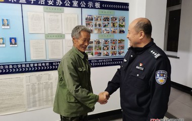 老人突发疾病昏迷，桓仁民警全程守护