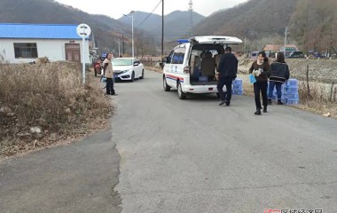 沙尖子派出所救助翻车老人