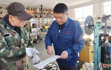 他有着高度负责的工作态度和执着的敬业精神