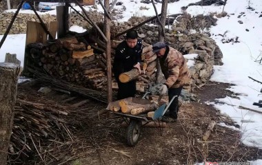 向阳派出所民警探访空巢老人