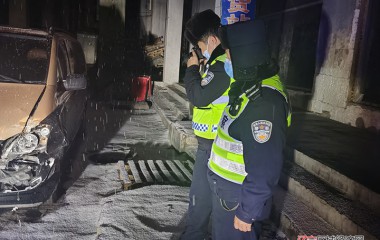 撞坏车辆后逃逸，交警2小时破案
