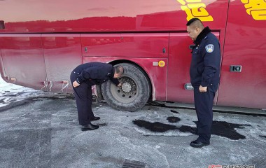 桓仁交警确保两会顺利进行