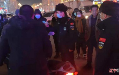 桓仁巡特警及时救助车祸中受伤群众