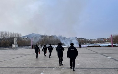 情况紧急！桓仁特警化身消防员救火