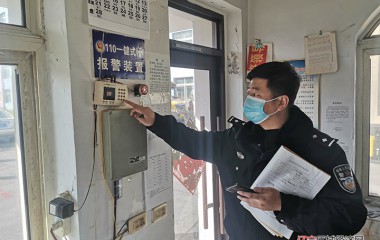 筑牢校门第一道防线