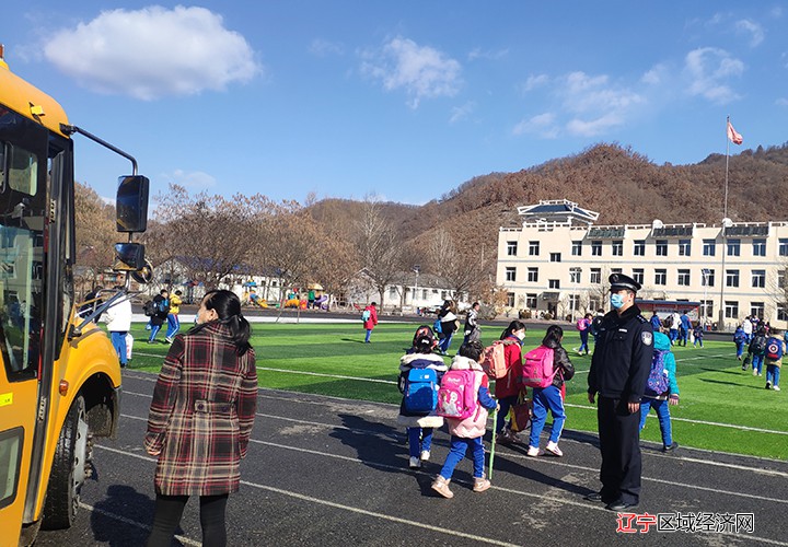 五里甸派出所护校安全宣传 (2) (1)