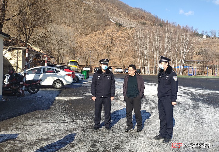 五里甸派出所护校安全宣传 (1)