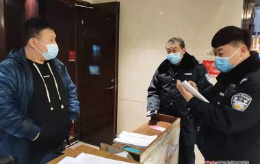 桓仁治安大队坚守防疫一线的60后老民警