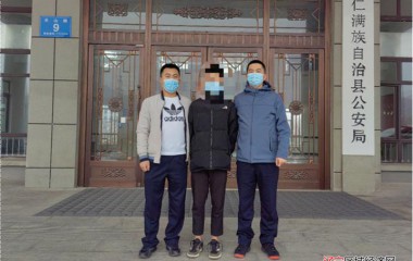 刑事犯罪侦查中心破获盗窃车内财物案