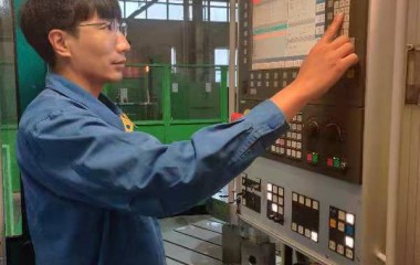 他用无私奉献铸就忠诚！