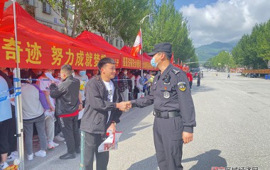 桓仁特警全力为中、高考保驾护航