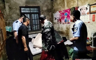 二棚甸子派出所配合辖区政府防汛转移群众