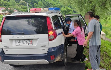 桓仁民警及时救助车祸受伤群众