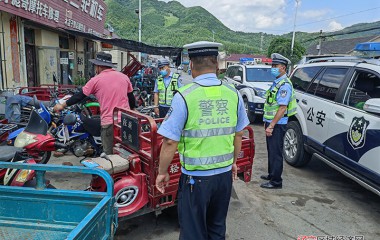 木盂子治安办联合清理占道经营