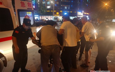 桓仁县巡特警大队救助受伤群众
