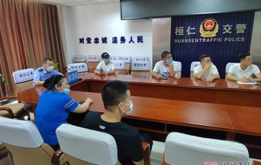 桓仁交管大队规范快递物流行业车辆管理