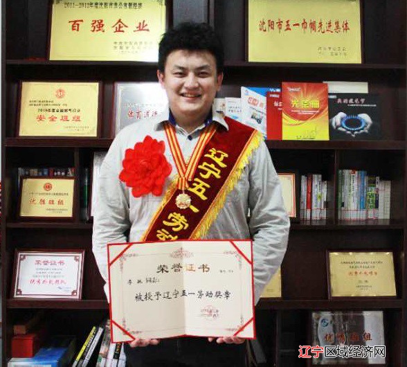 李驰