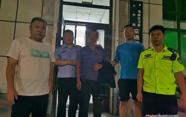 交管大队4小时破获交通肇事逃逸案件