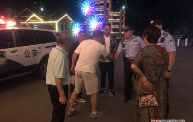 向阳派出所在景区救助七旬走失老人