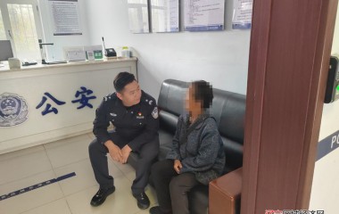 桓仁民警巡逻过程中救助七旬老人