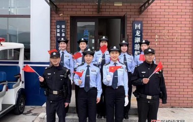 铿锵警花别样美