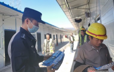 八里甸子派出所开展全民反诈宣传工作