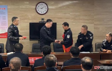 沈阳市公安局铁西分局举行退休民警荣退仪式