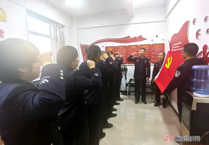 治安大队组织重温入党誓词照片 (1)