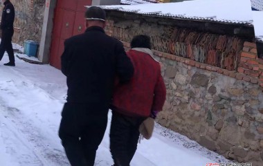 古城派出所救护走失老人