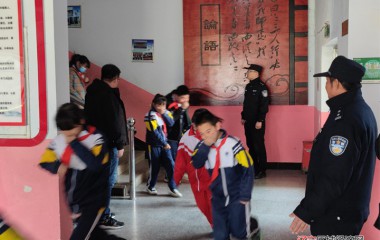 普乐堡派出所开展校园消防安全大演练