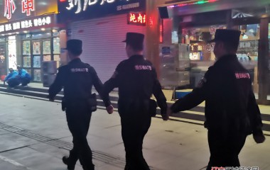 巡特警大队积极开展夜间巡防工作