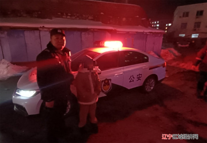 节日我在岗丨男孩除夕夜与家人走散,民警迅速寻回助团圆