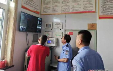 治安大队对全县重点单位开展安全大检查
