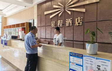 出入境管理大队开展旅馆业指导工作