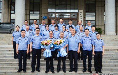 你们伴我入警营，我陪你们退休