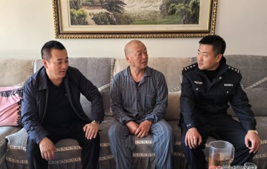 五女山派出所贴心慰问术后民警