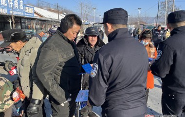 古城派出所反诈宣传进集市