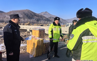 雅河派出所联合开展集市安全宣传工作