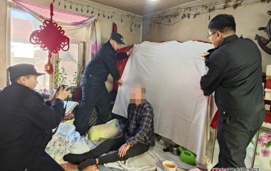 二棚甸子派出所上门办证解民需