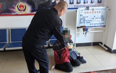 黑沟派出所救助一位智障老人